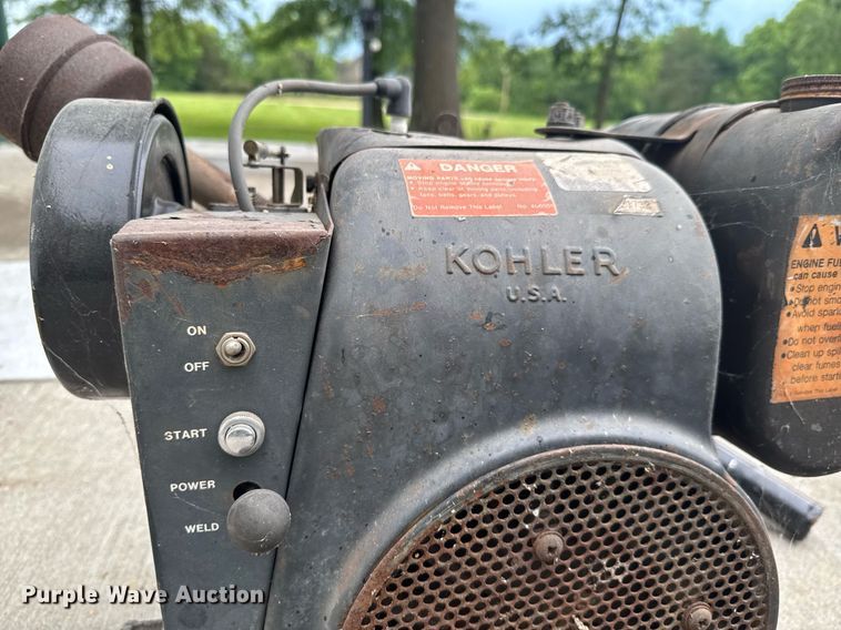 image for item DU9040 1974 John Deere 112 lawn tractor