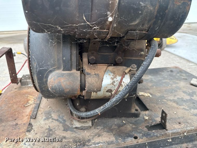 image for item DU9040 1974 John Deere 112 lawn tractor