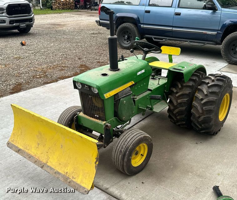image for item DU9040 1974 John Deere 112 lawn tractor