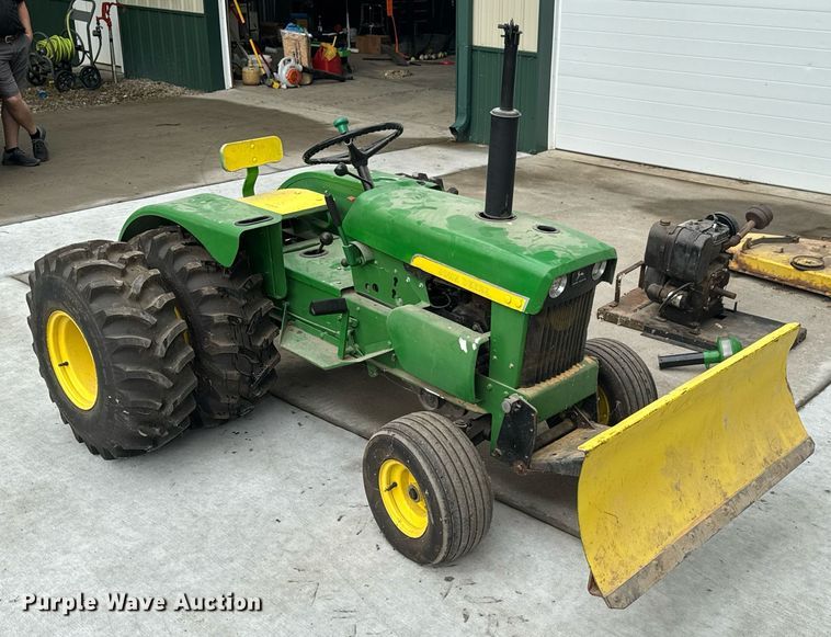 image for item DU9040 1974 John Deere 112 lawn tractor
