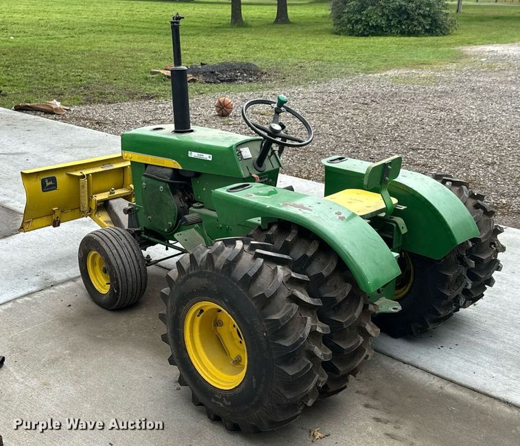 image for item DU9040 1974 John Deere 112 lawn tractor