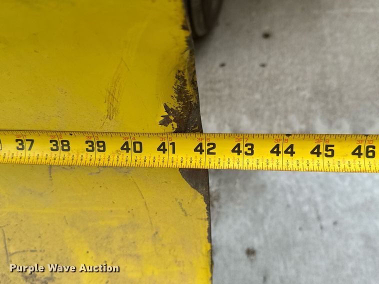 image for item DU9040 1974 John Deere 112 lawn tractor