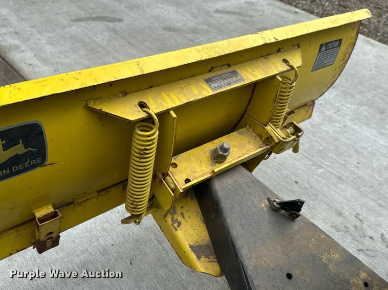 image for item DU9040 1974 John Deere 112 lawn tractor