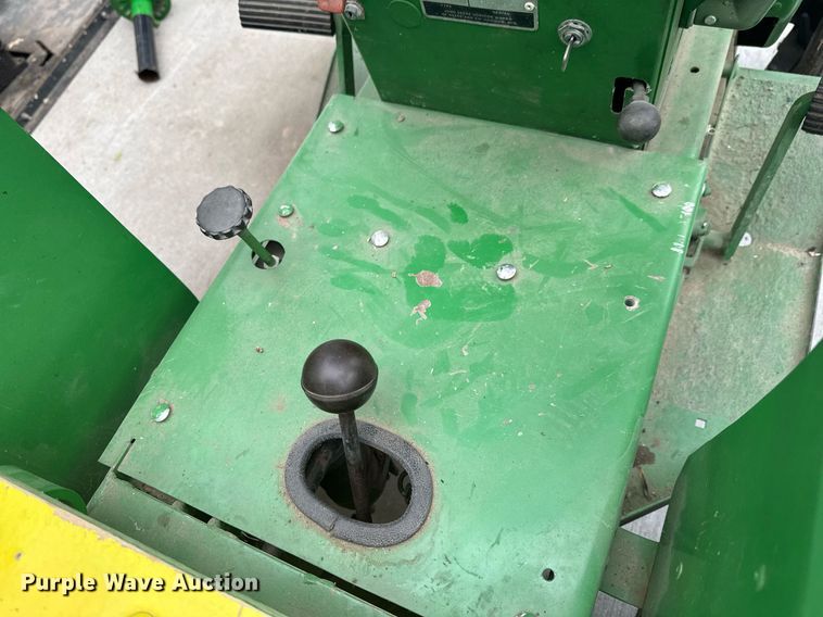 image for item DU9040 1974 John Deere 112 lawn tractor