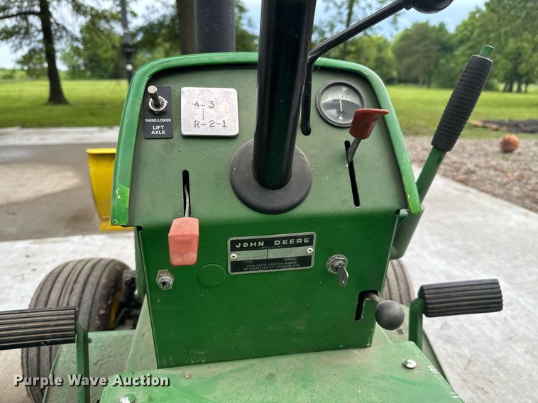 image for item DU9040 1974 John Deere 112 lawn tractor