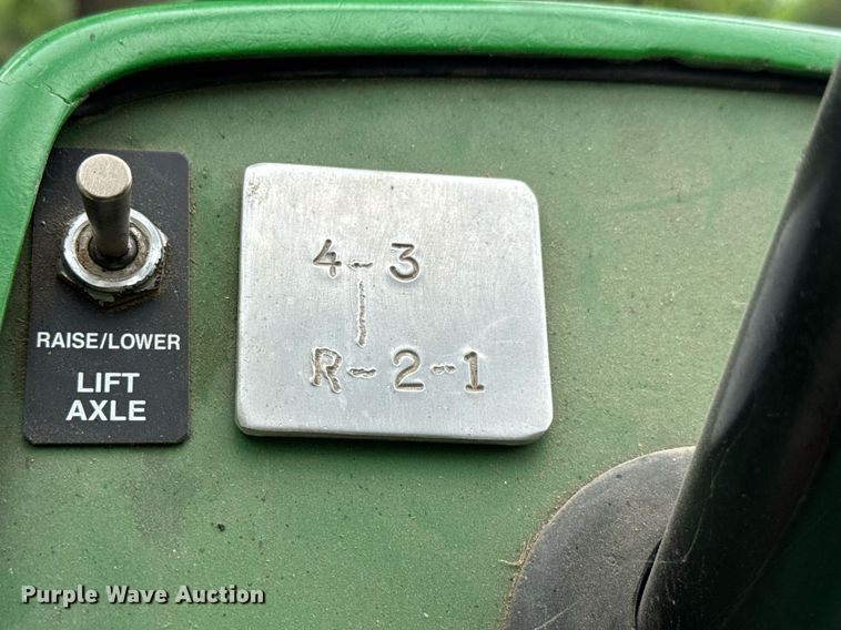 image for item DU9040 1974 John Deere 112 lawn tractor