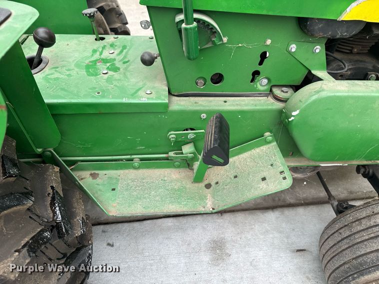 image for item DU9040 1974 John Deere 112 lawn tractor