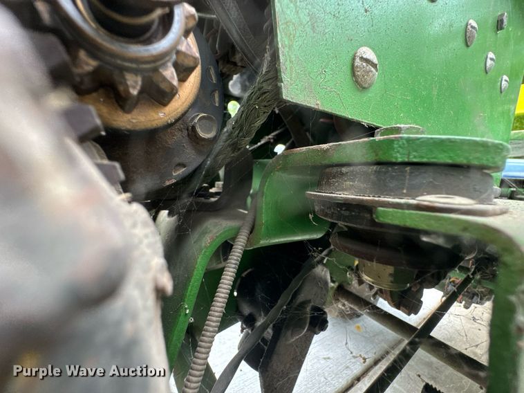 image for item DU9040 1974 John Deere 112 lawn tractor