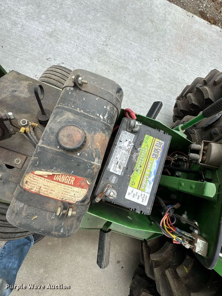 image for item DU9040 1974 John Deere 112 lawn tractor