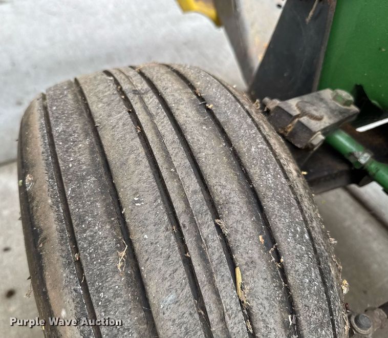 image for item DU9040 1974 John Deere 112 lawn tractor