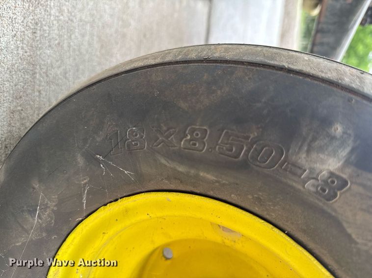 image for item DU9040 1974 John Deere 112 lawn tractor