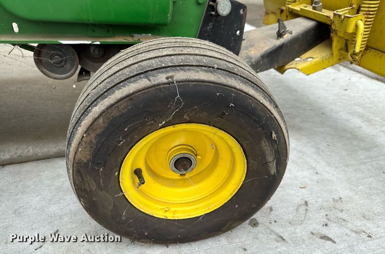 image for item DU9040 1974 John Deere 112 lawn tractor