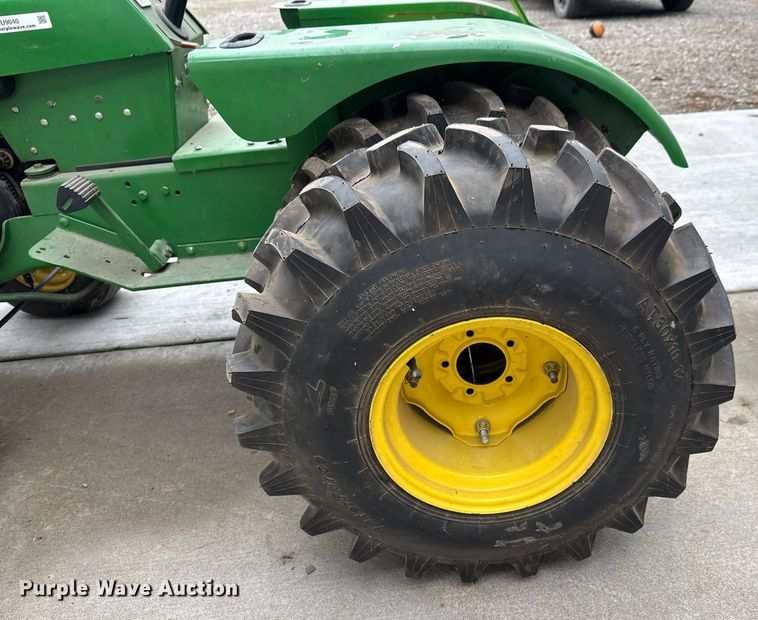 image for item DU9040 1974 John Deere 112 lawn tractor