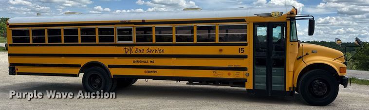 image for item DV4021 2002 International 3800 school bus