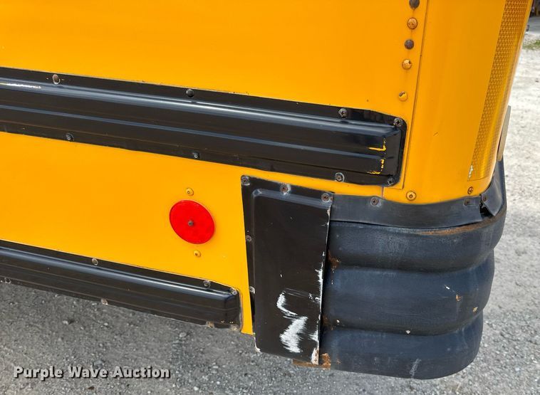 image for item DV4021 2002 International 3800 school bus