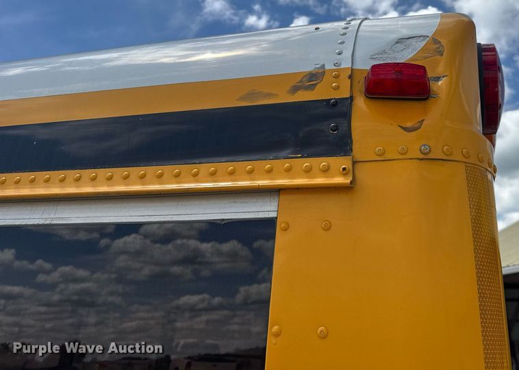 image for item DV4021 2002 International 3800 school bus