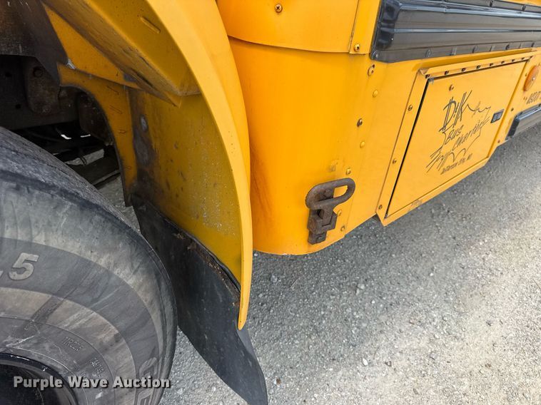 image for item DV4021 2002 International 3800 school bus