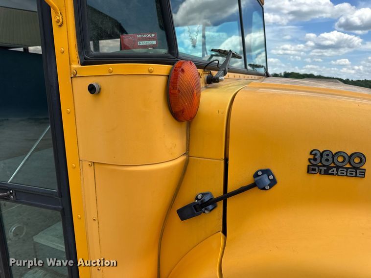 image for item DV4021 2002 International 3800 school bus