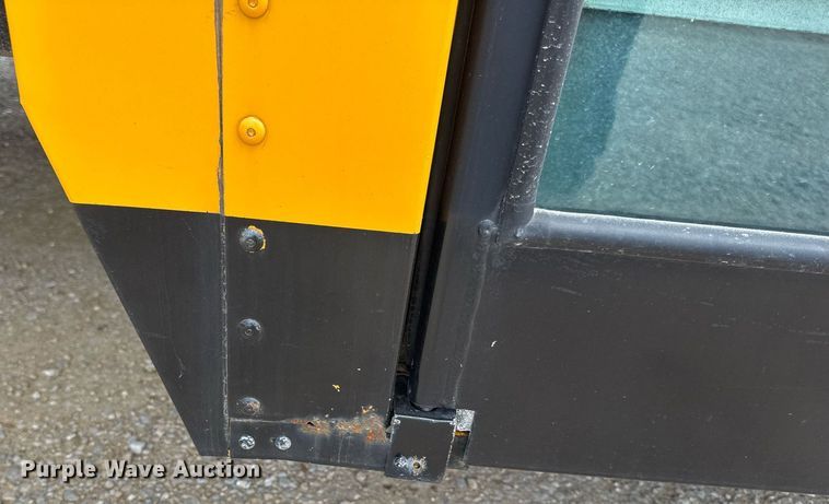 image for item DV4021 2002 International 3800 school bus