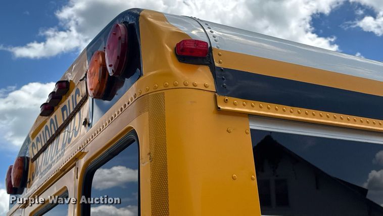 image for item DV4021 2002 International 3800 school bus