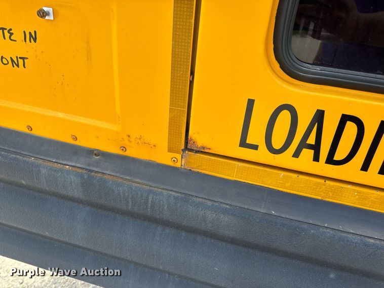 image for item DV4021 2002 International 3800 school bus