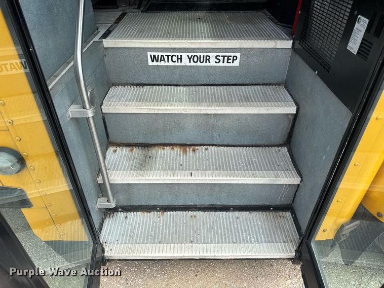 image for item DV4021 2002 International 3800 school bus