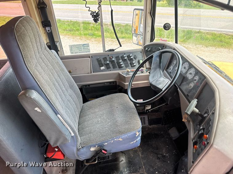 image for item DV4021 2002 International 3800 school bus