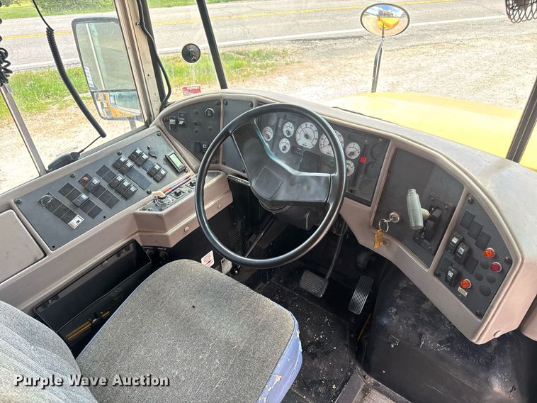 image for item DV4021 2002 International 3800 school bus