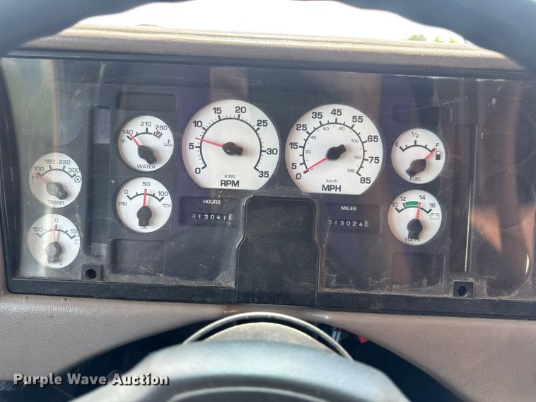 image for item DV4021 2002 International 3800 school bus