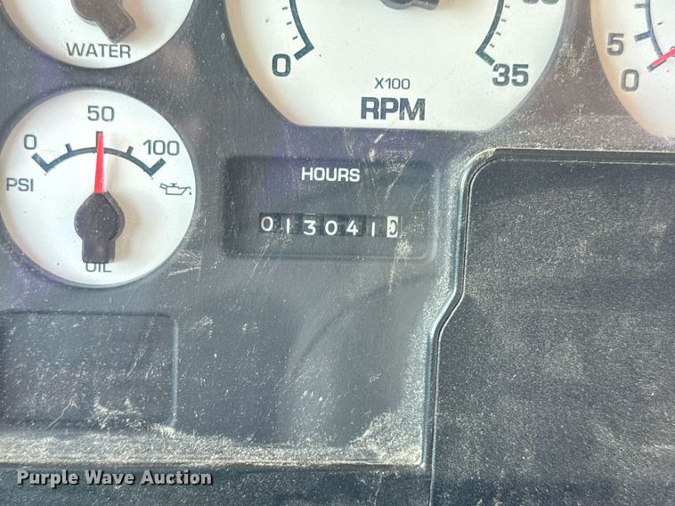 image for item DV4021 2002 International 3800 school bus