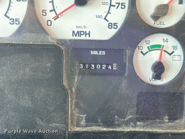 image for item DV4021 2002 International 3800 school bus