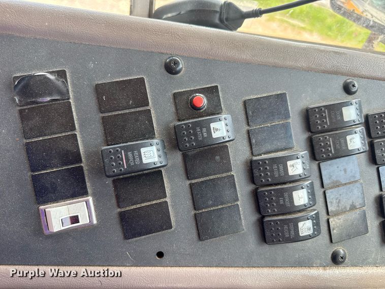 image for item DV4021 2002 International 3800 school bus