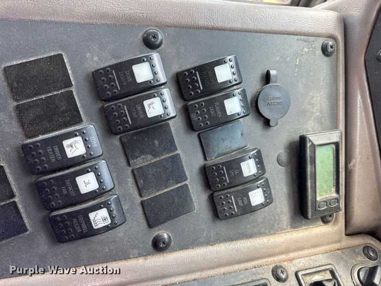 image for item DV4021 2002 International 3800 school bus