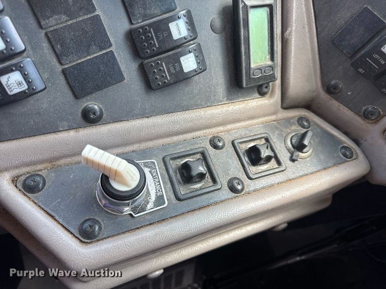 image for item DV4021 2002 International 3800 school bus