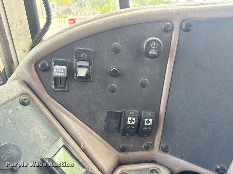 image for item DV4021 2002 International 3800 school bus