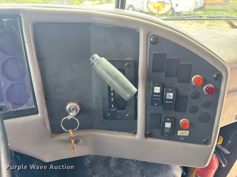 image for item DV4021 2002 International 3800 school bus