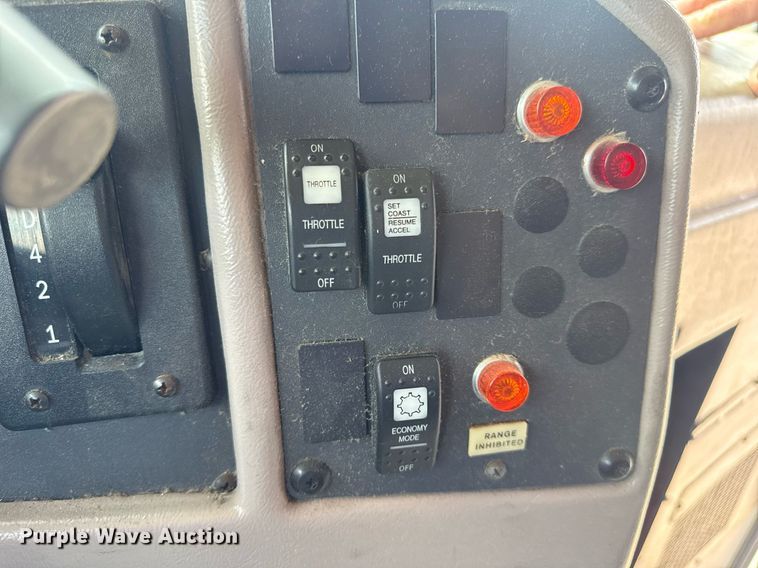 image for item DV4021 2002 International 3800 school bus