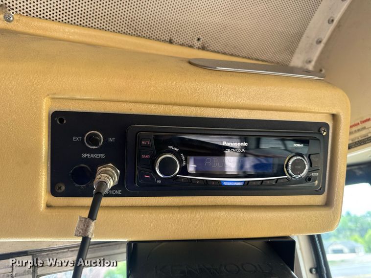 image for item DV4021 2002 International 3800 school bus