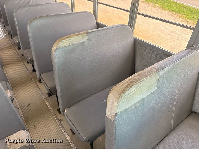 image for item DV4021 2002 International 3800 school bus