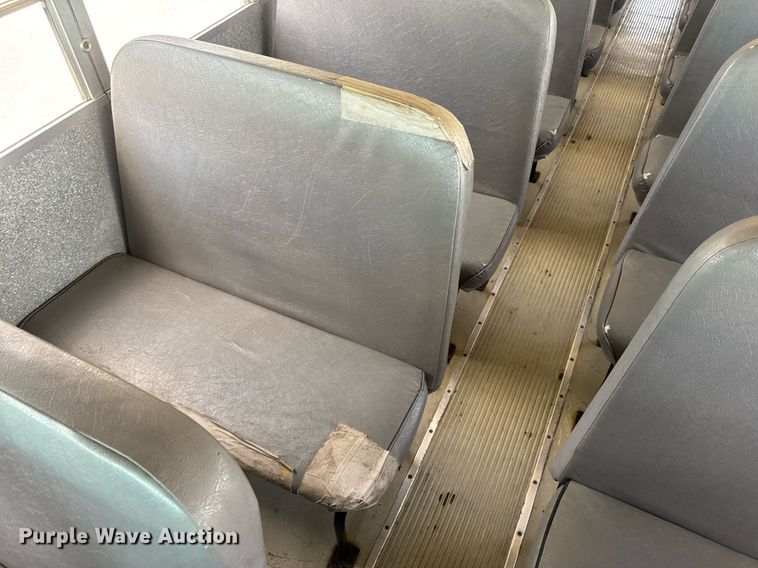 image for item DV4021 2002 International 3800 school bus