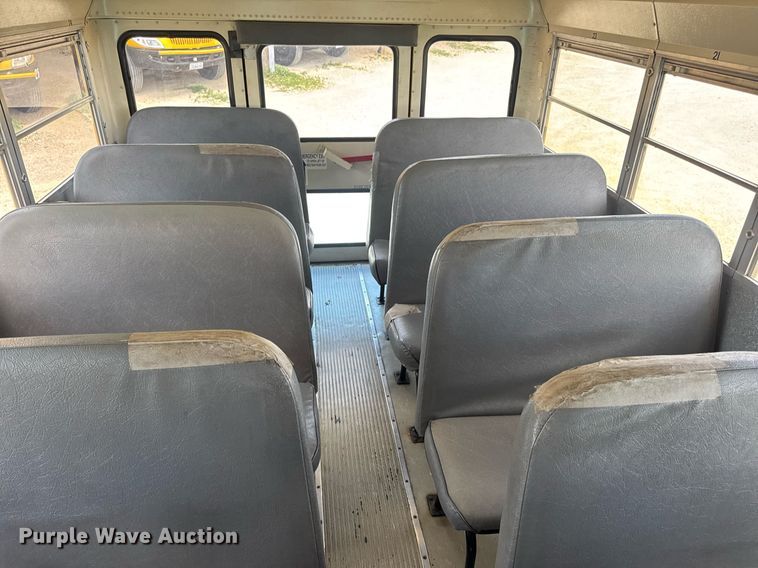 image for item DV4021 2002 International 3800 school bus