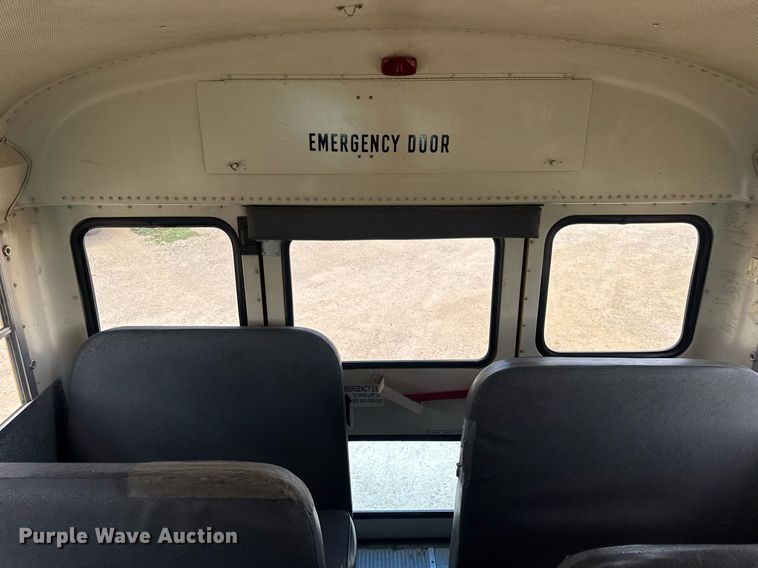 image for item DV4021 2002 International 3800 school bus