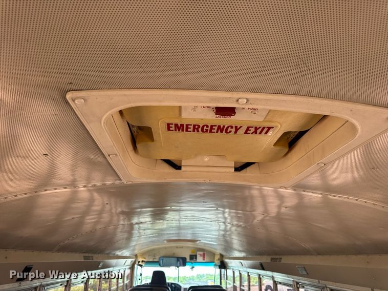 image for item DV4021 2002 International 3800 school bus