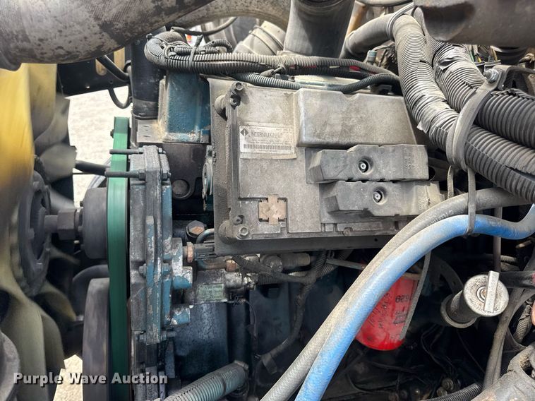 image for item DV4021 2002 International 3800 school bus