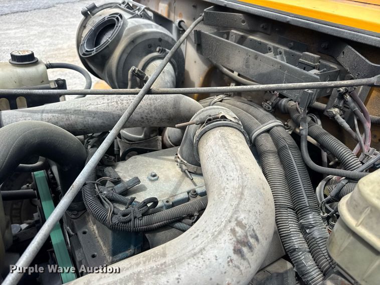 image for item DV4021 2002 International 3800 school bus