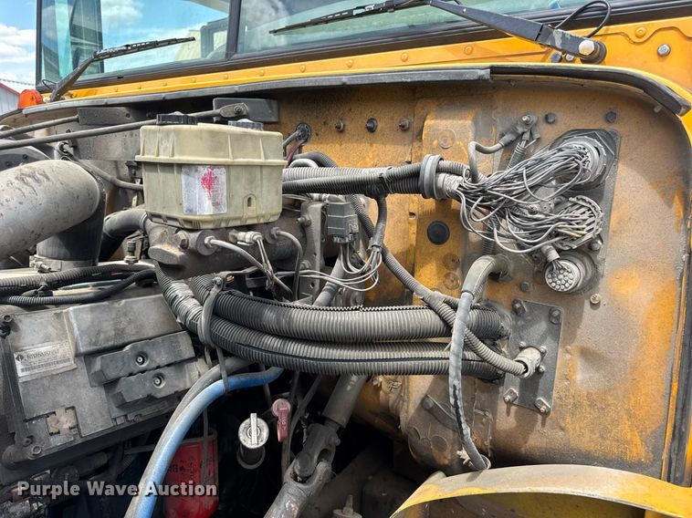 image for item DV4021 2002 International 3800 school bus