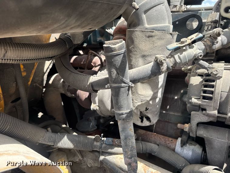 image for item DV4021 2002 International 3800 school bus