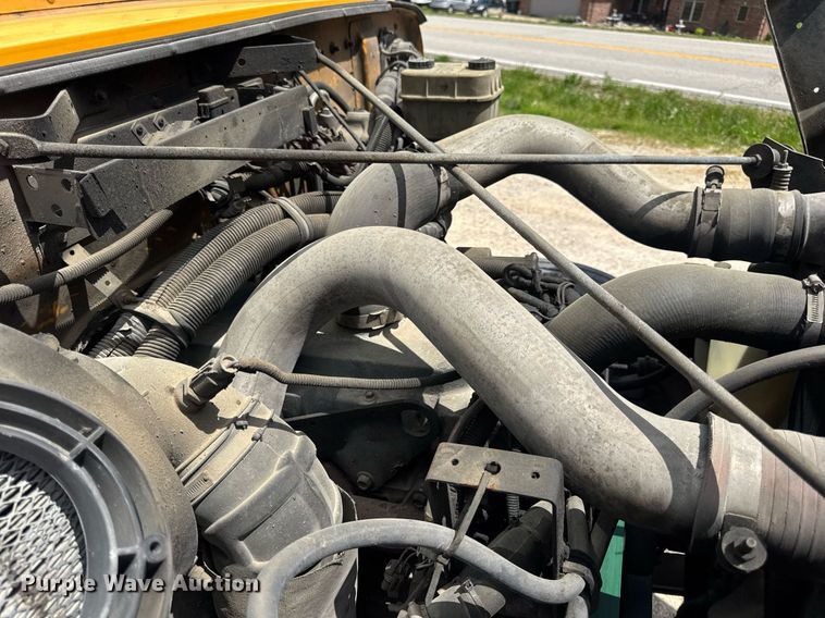 image for item DV4021 2002 International 3800 school bus