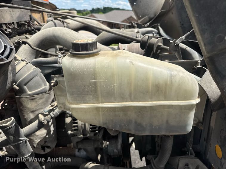 image for item DV4021 2002 International 3800 school bus