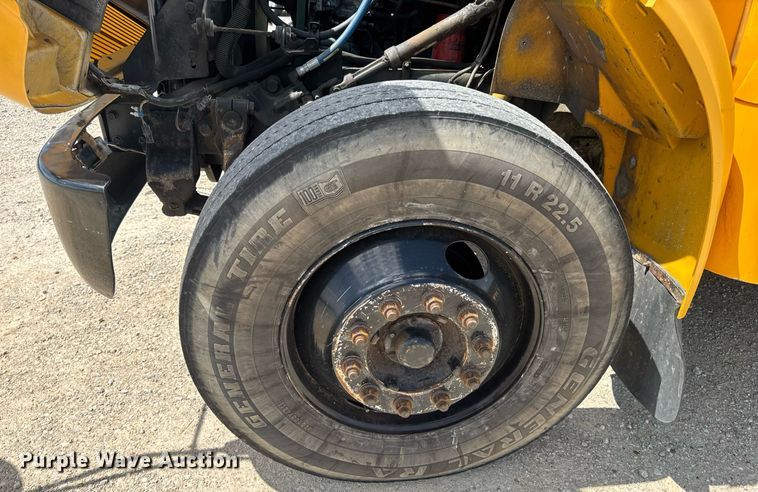 image for item DV4021 2002 International 3800 school bus